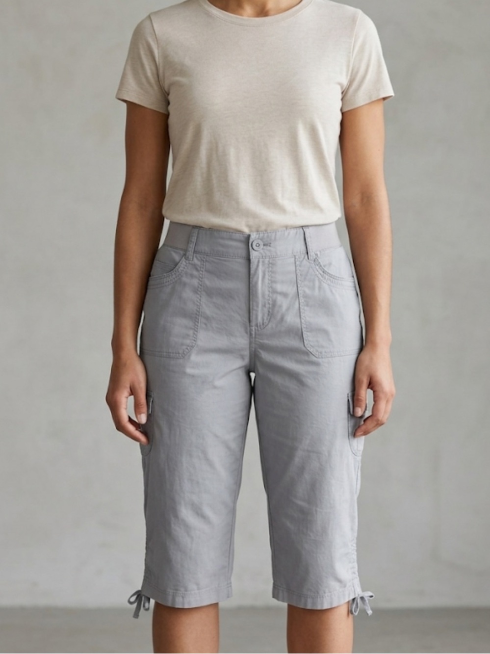 Gloria Vanderbilt Utility Cargo Capris Size 18 Neutral Street‑Casual Utility